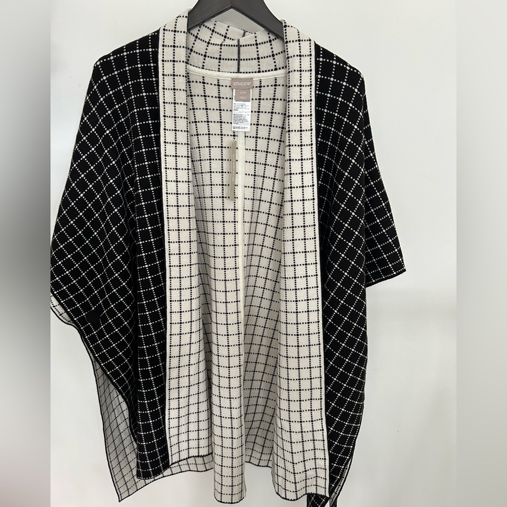 CHICO’s BRAND NEW NEVER WORN S/M GRIDLINES RUANA BLACK AND CREAM WRAP SHAWL CAPE